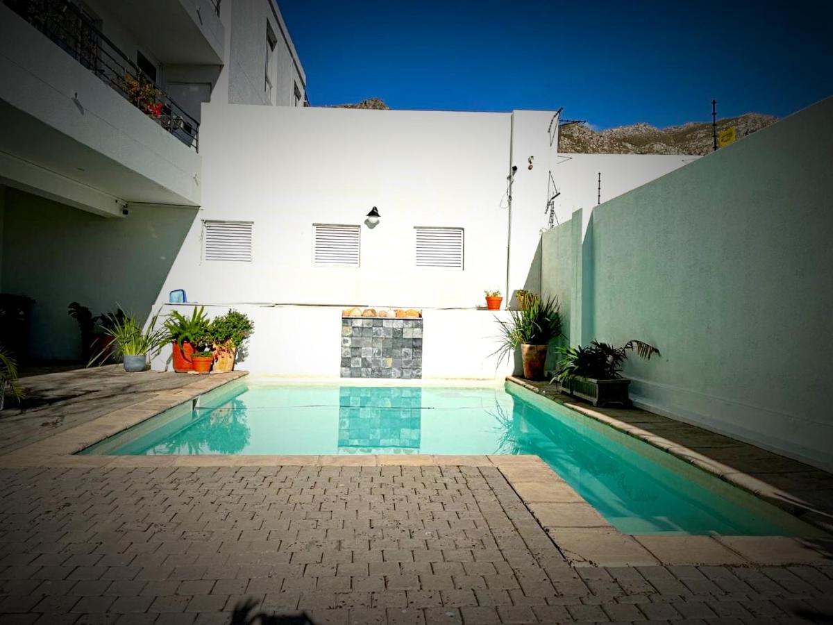 Bay-Side Apartment, Gordon'S Bay エクステリア 写真