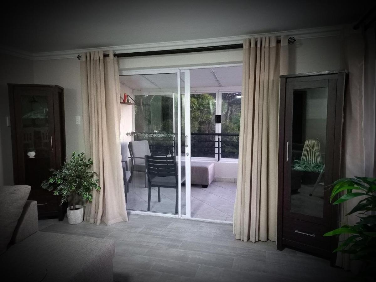 Bay-Side Apartment, Gordon'S Bay エクステリア 写真
